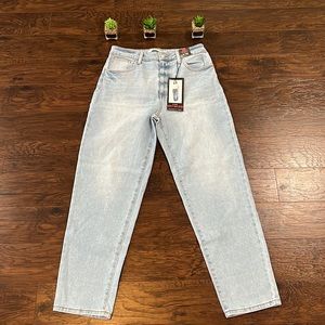 NWT Juniors’ Distressed Dad Jeans Celebrity Pink Size 9/29 Hi-Rise Curvy🔥🆕